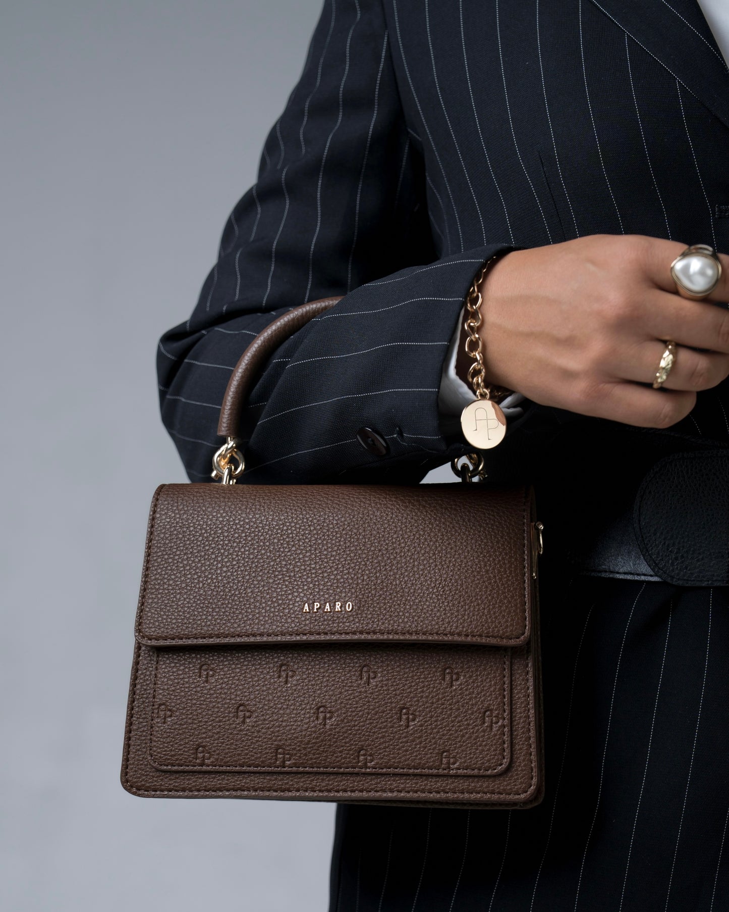 Amo Crossbody